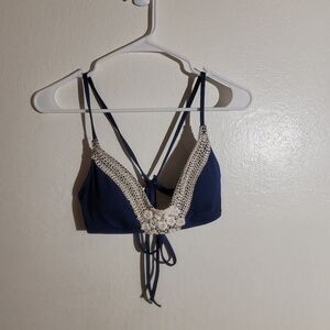 LUCKY BRAND Swim sz M GUC Navy Blue Cream Crochet Criss Cross Back Bikini Top